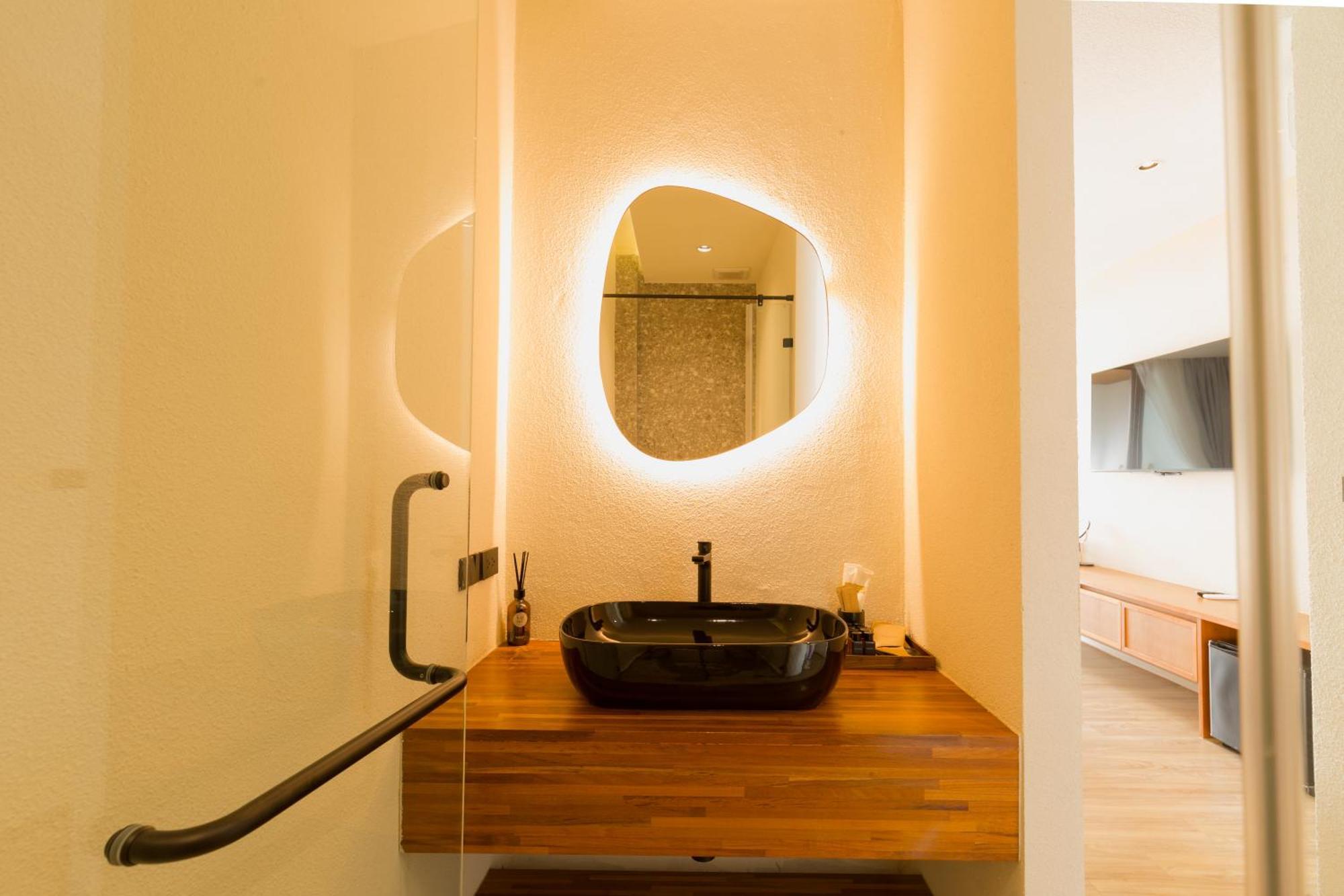 Tasana Bar And Luxury Resort Ko Lan Bagian luar foto