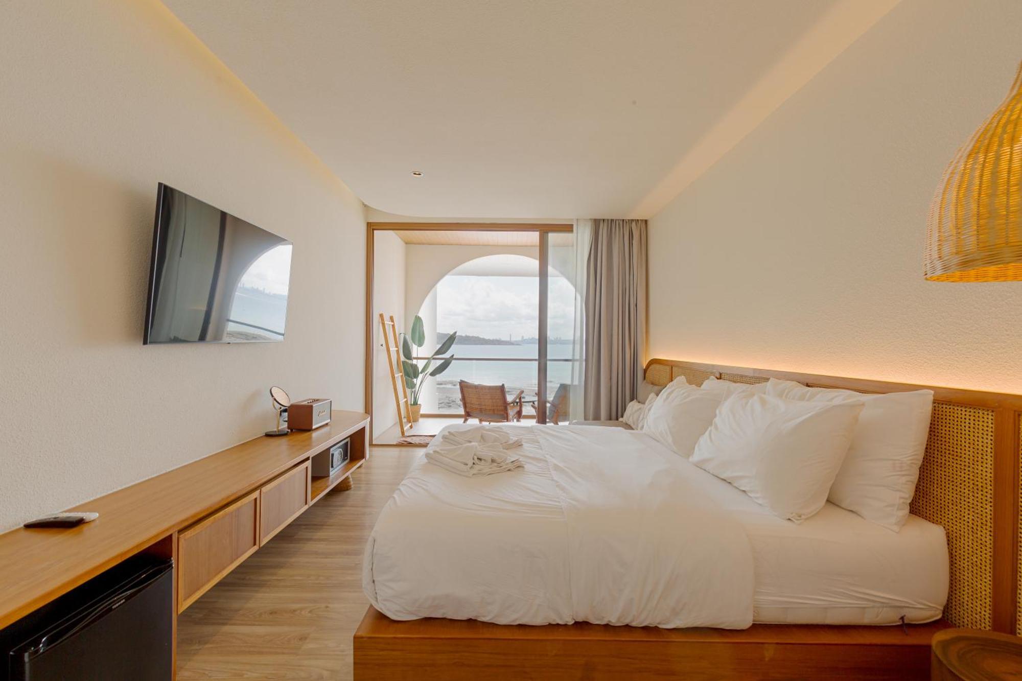 Tasana Bar And Luxury Resort Ko Lan Bagian luar foto