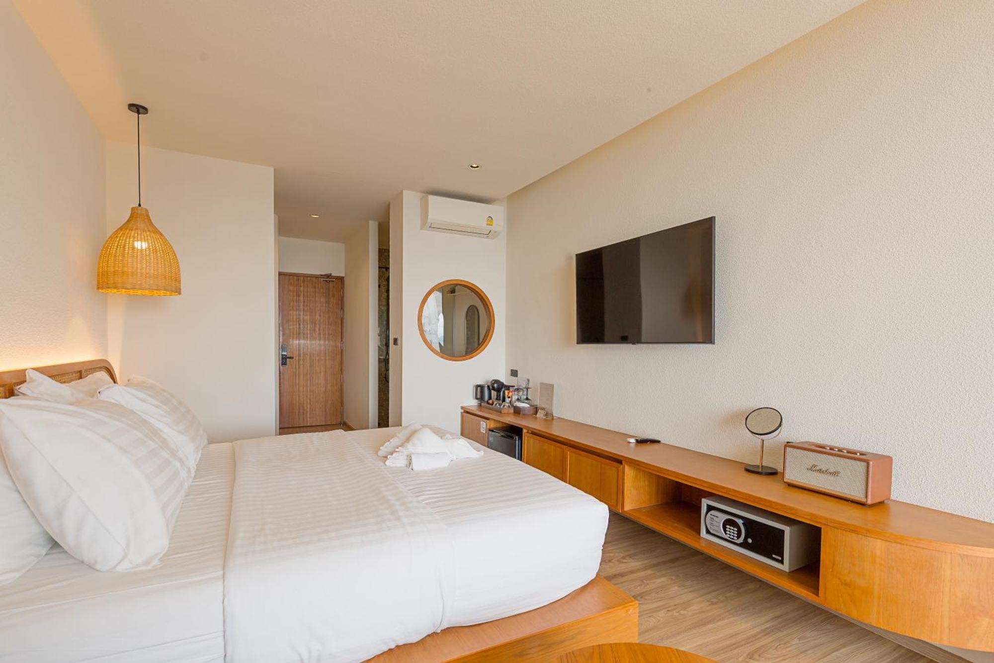 Tasana Bar And Luxury Resort Ko Lan Bagian luar foto