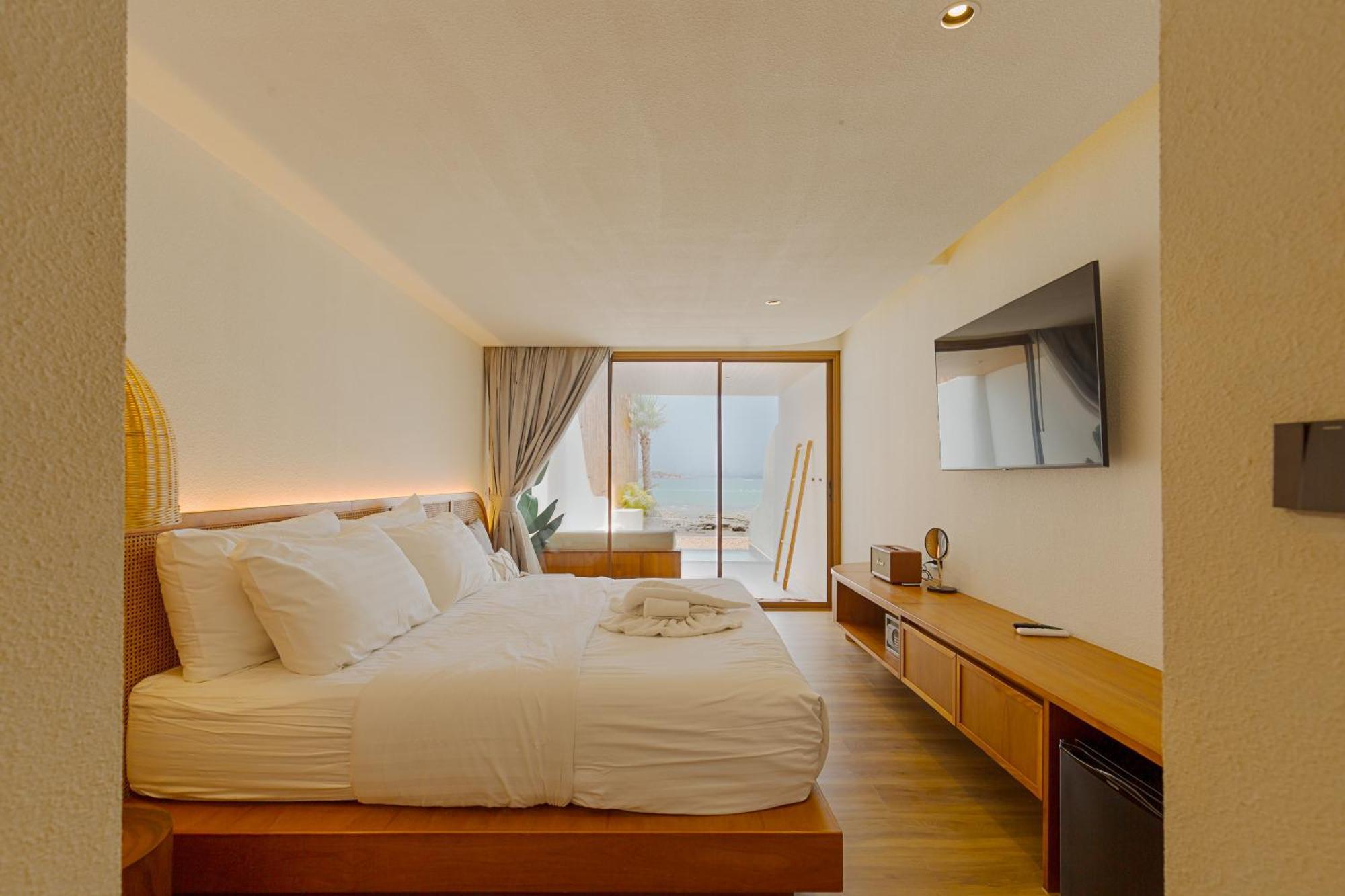 Tasana Bar And Luxury Resort Ko Lan Bagian luar foto