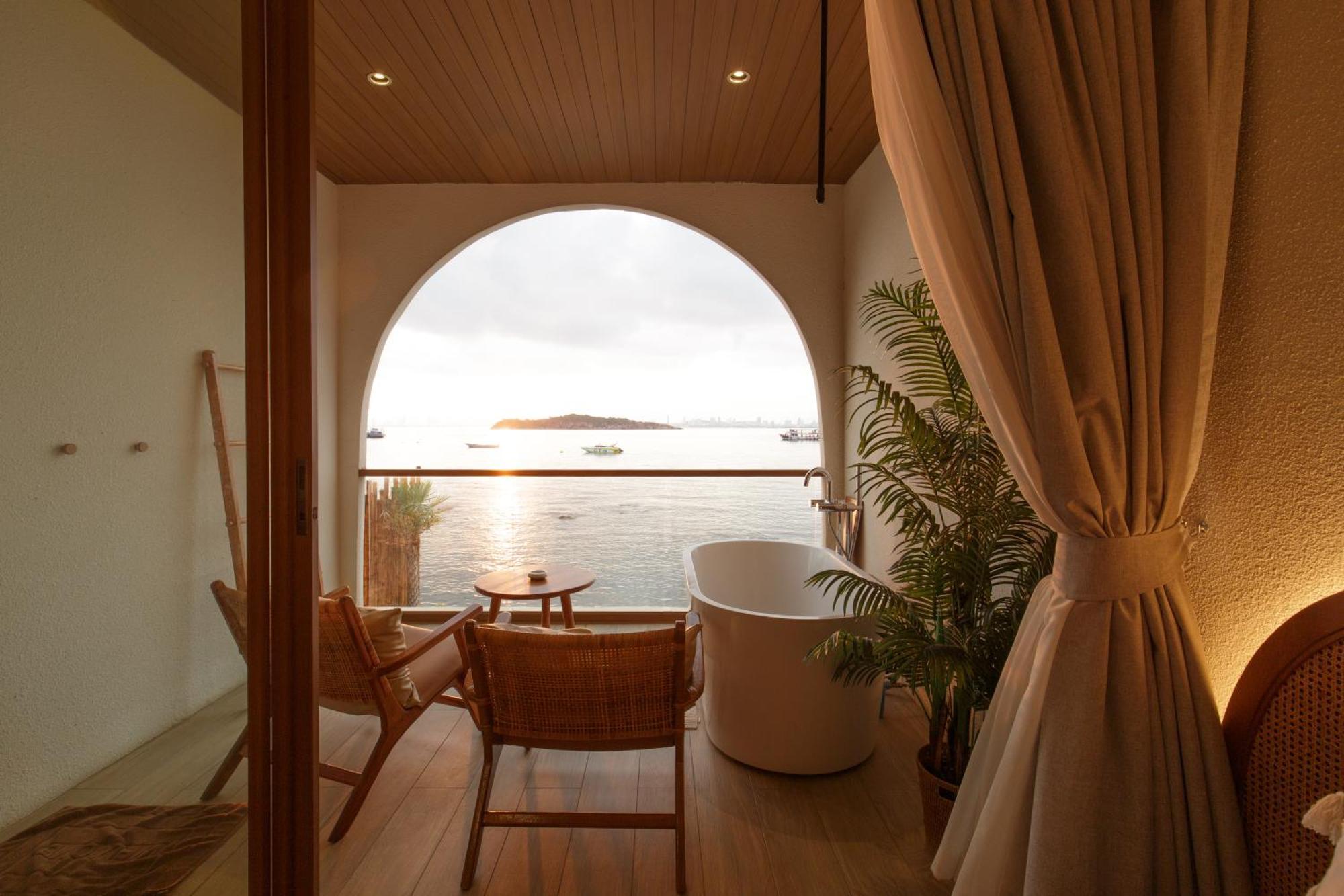 Tasana Bar And Luxury Resort Ko Lan Bagian luar foto